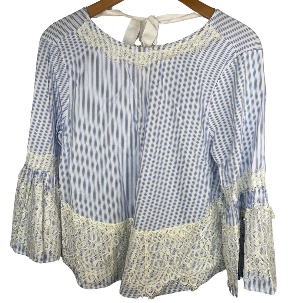 Zara Woman striped and Lacy blouse. Open and tied in the back. So cute! Size S